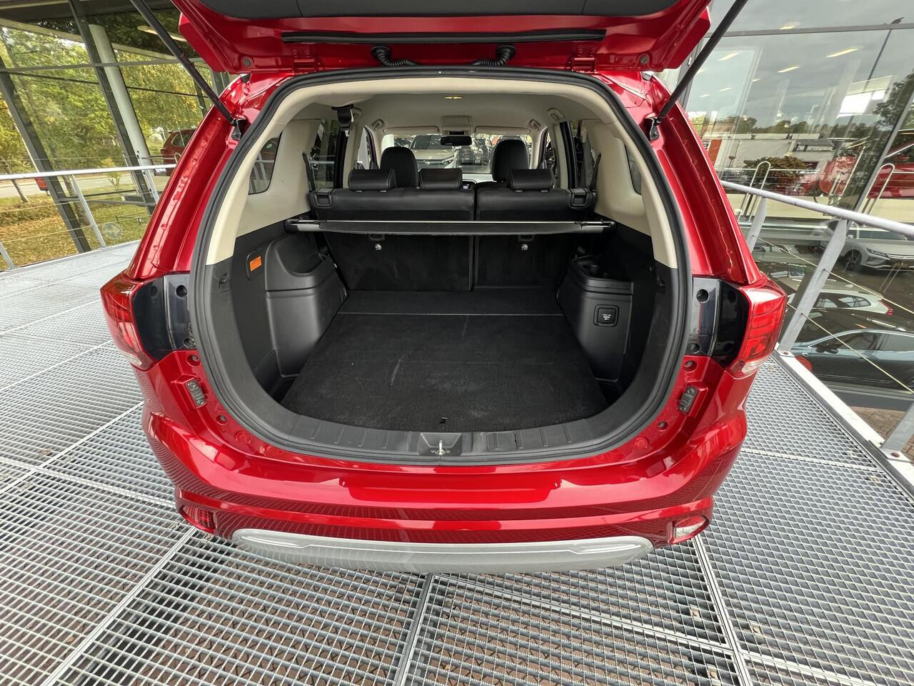 Mitsubishi OUTLANDER 2.4 PHEV Intense | Cruise Control | Navigatie | Carplay | FABRIEKSGARANTIE TOT 08-2029!