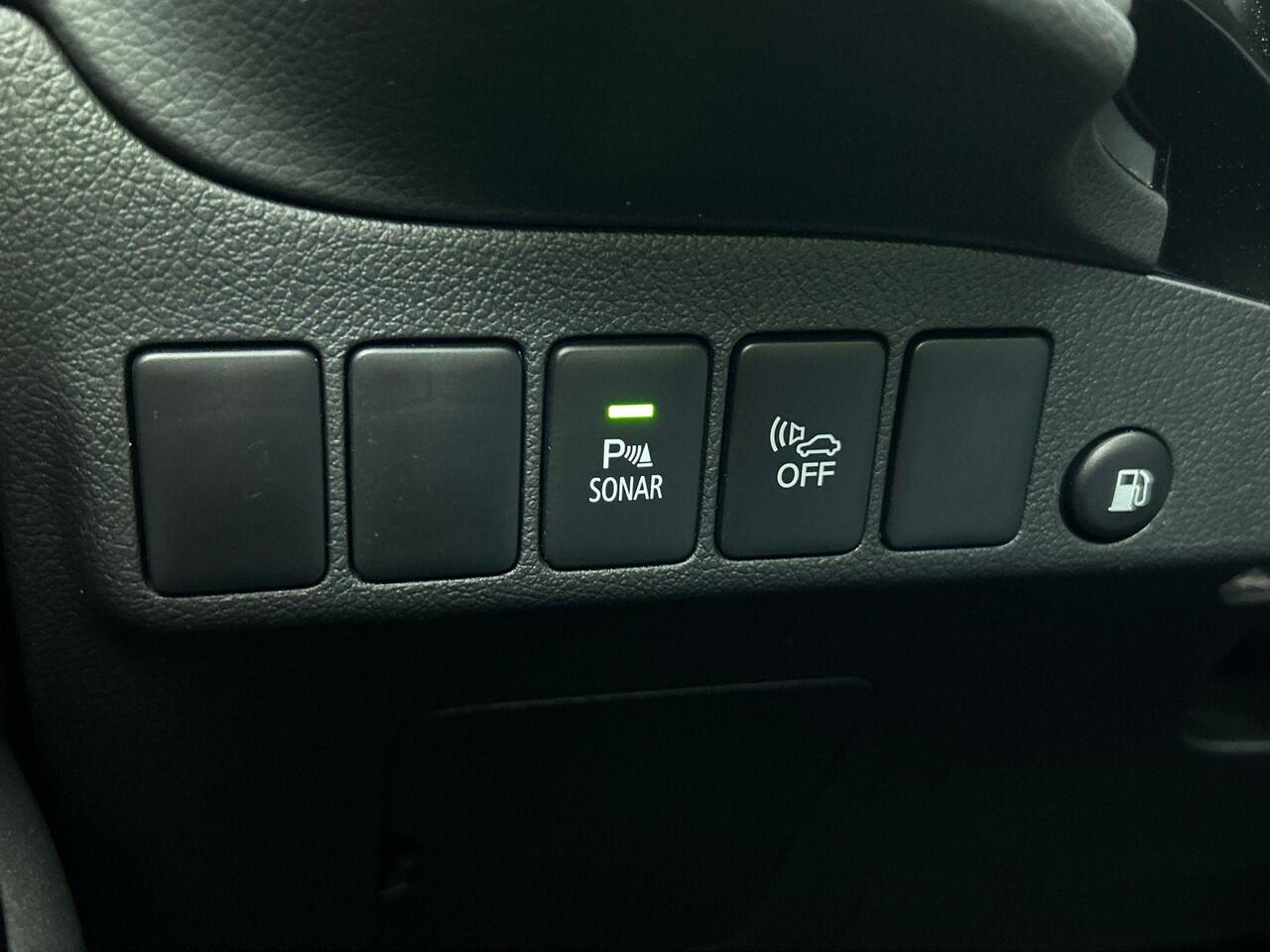 Mitsubishi OUTLANDER 2.4 PHEV 165kW Pure Auto. Trekhaak Navigatie Apple Carplay/Android Auto Camera Parkeersensoren Cruise Control Stoelverwarming Climate Control Lichtmetalen velgen Getinte ramen