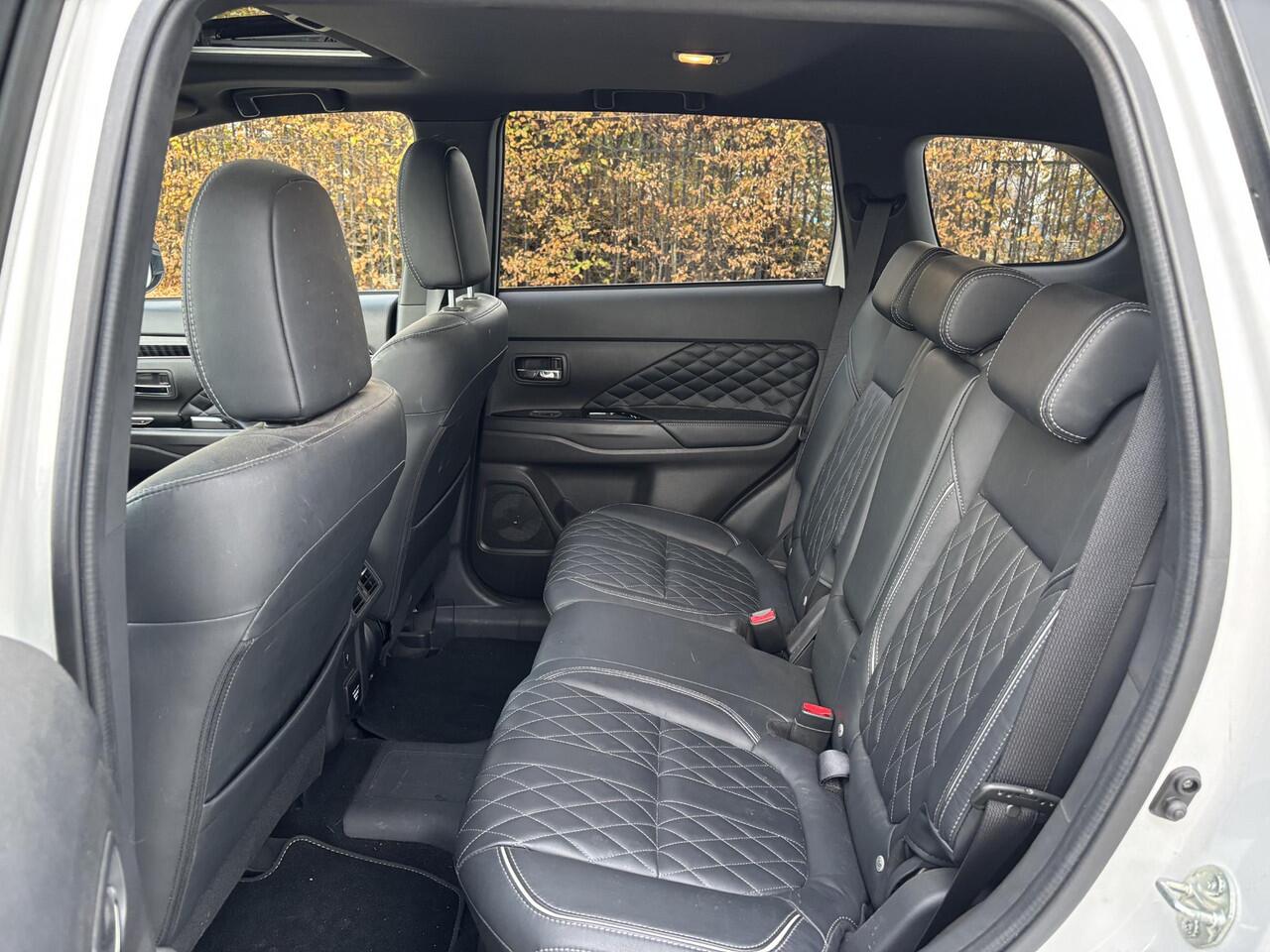 Mitsubishi OUTLANDER 2.4 PHEV Intense+ | Trekhaak | Leder |