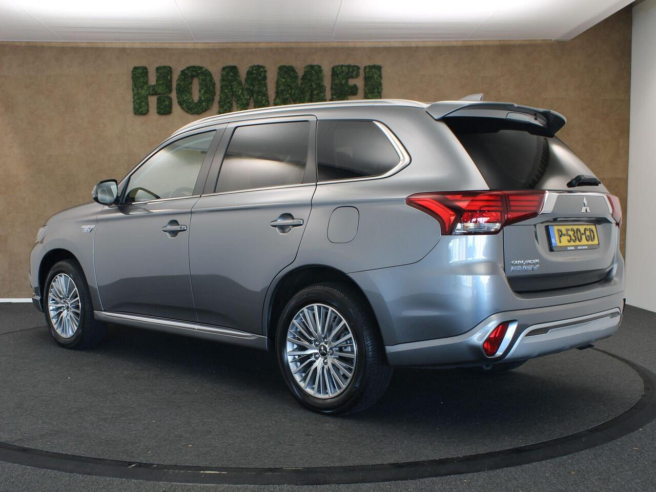 Mitsubishi OUTLANDER 2.4 PHEV Pure - CRUISE CONTROL - CAMERA - 4 WIELAANDRIJVING - CLIMATE CONTROL - 2 LAADKABELS -STOELVERWARMING VOORZIJDE - ARMSTEUN VOOR - DEALER ONDERHOUDEN -EXTRA GETINT GLAS - KEYLESS ENTRY/START