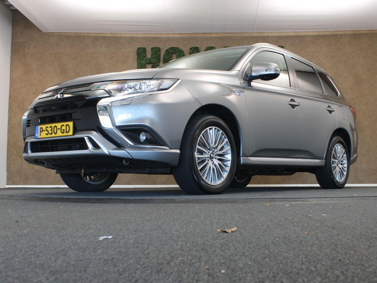 Mitsubishi OUTLANDER 2.4 PHEV Pure - CRUISE CONTROL - CAMERA - 4 WIELAANDRIJVING - CLIMATE CONTROL - 2 LAADKABELS -STOELVERWARMING VOORZIJDE - ARMSTEUN VOOR - DEALER ONDERHOUDEN -EXTRA GETINT GLAS - KEYLESS ENTRY/START