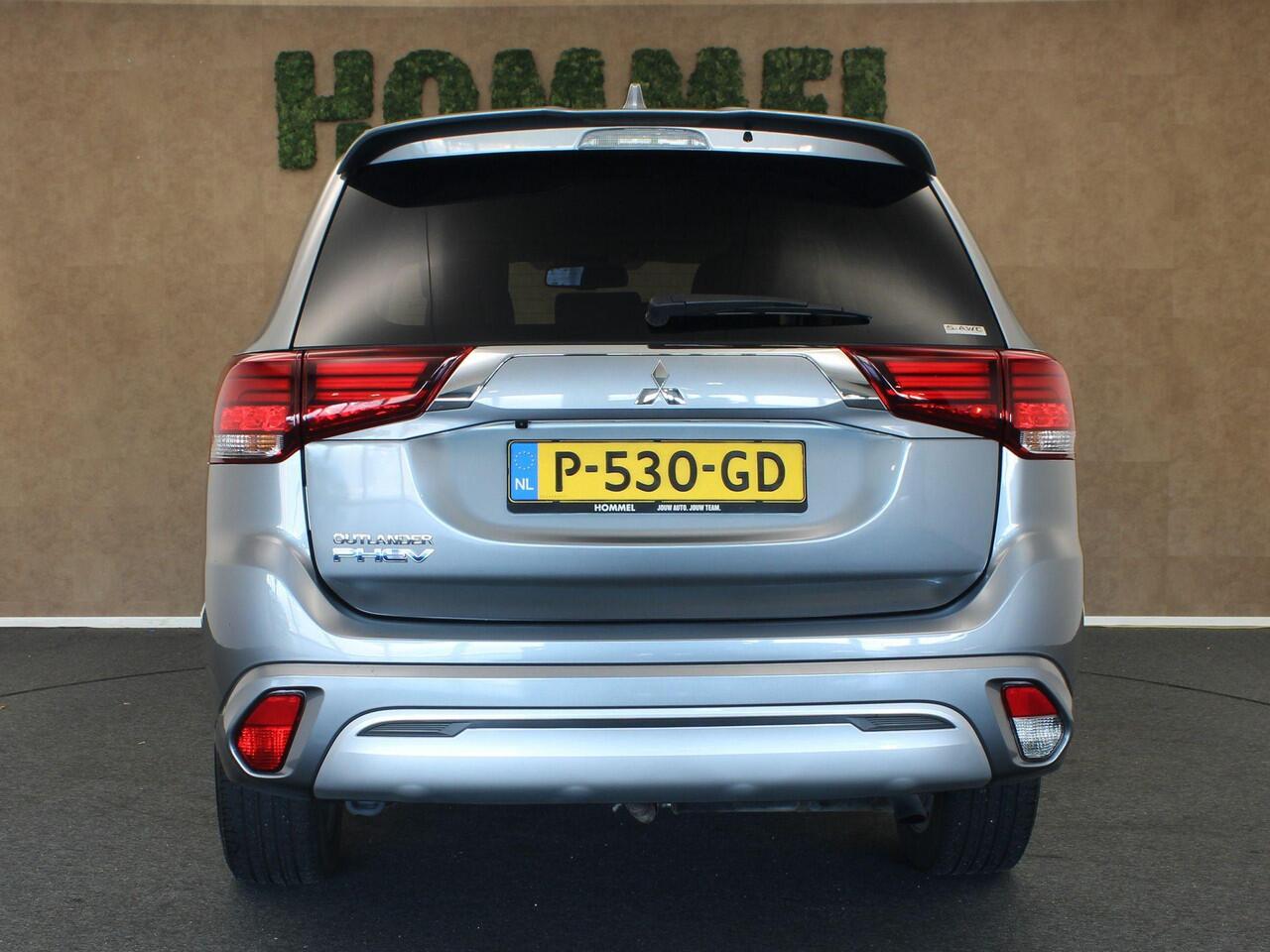 Mitsubishi OUTLANDER 2.4 PHEV Pure - CRUISE CONTROL - CAMERA - 4 WIELAANDRIJVING - CLIMATE CONTROL - 2 LAADKABELS -STOELVERWARMING VOORZIJDE - ARMSTEUN VOOR - DEALER ONDERHOUDEN -EXTRA GETINT GLAS - KEYLESS ENTRY/START