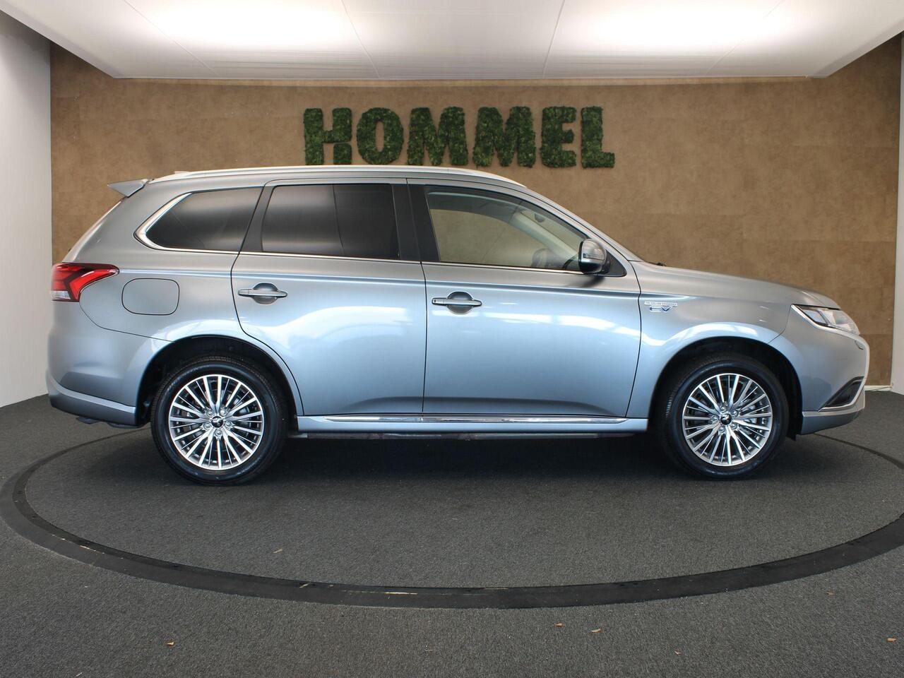 Mitsubishi OUTLANDER 2.4 PHEV Pure - CRUISE CONTROL - CAMERA - 4 WIELAANDRIJVING - CLIMATE CONTROL - 2 LAADKABELS -STOELVERWARMING VOORZIJDE - ARMSTEUN VOOR - DEALER ONDERHOUDEN -EXTRA GETINT GLAS - KEYLESS ENTRY/START