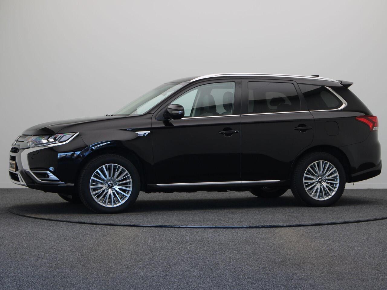 Mitsubishi OUTLANDER 2.4 PHEV Intense | Stoel verwarming | Trekhaak | Half leder |