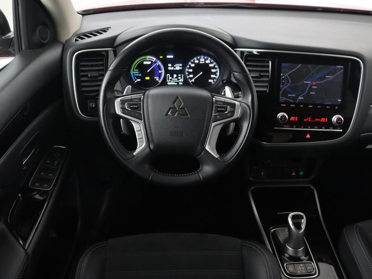 Mitsubishi OUTLANDER 2.4 PHEV Intense | Trekhaak | Stoelverwarming | Leder/Alcantara | Camera | Carplay | Navigatie | Full LED | Cruise control | Plug In