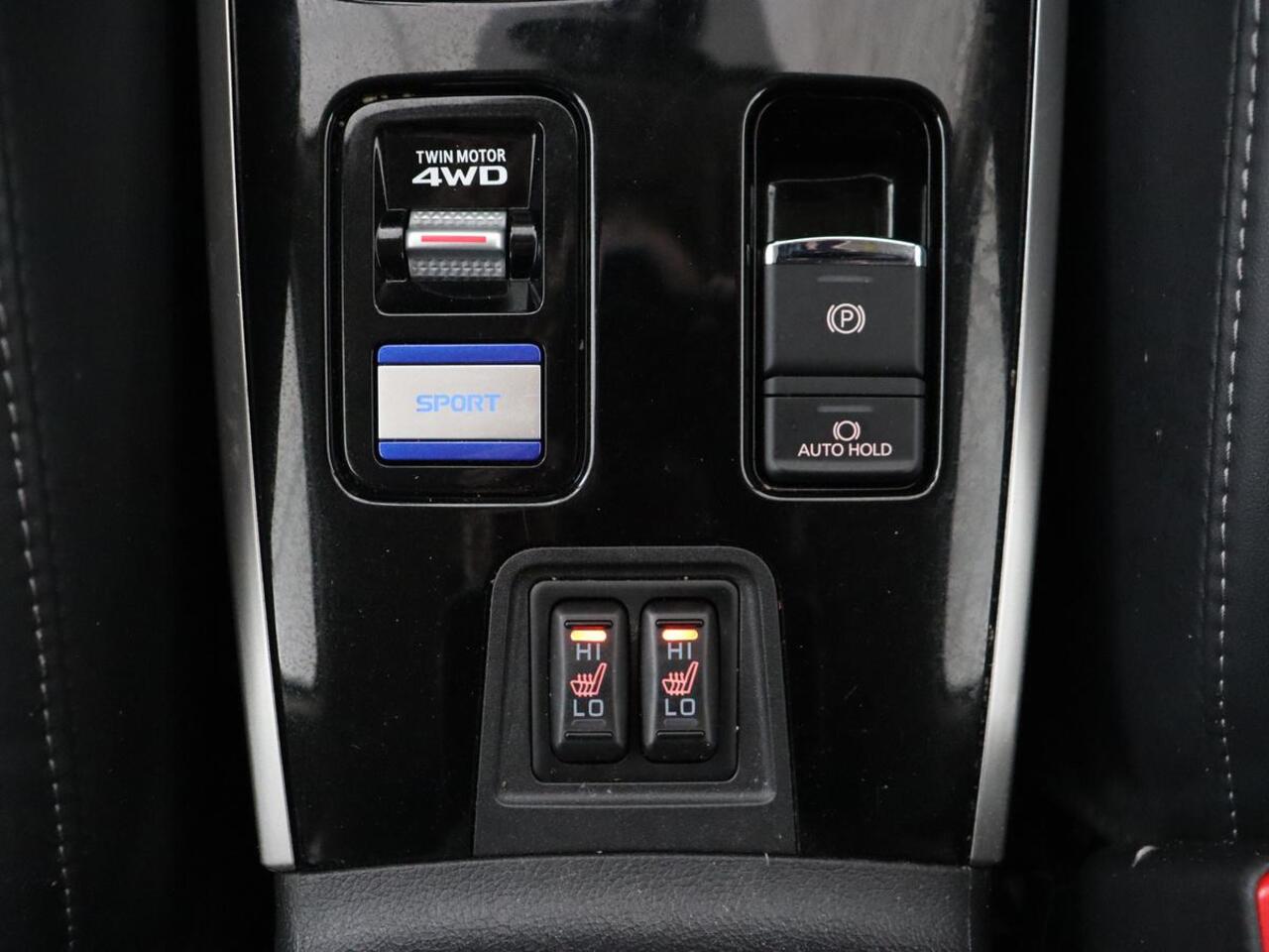 Mitsubishi OUTLANDER 2.4 PHEV Intense | Trekhaak | Stoelverwarming | Leder/Alcantara | Camera | Carplay | Navigatie | Full LED | Cruise control | Plug In