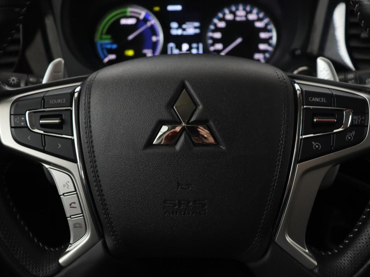 Mitsubishi OUTLANDER 2.4 PHEV Intense | Trekhaak | Stoelverwarming | Leder/Alcantara | Camera | Carplay | Navigatie | Full LED | Cruise control | Plug In