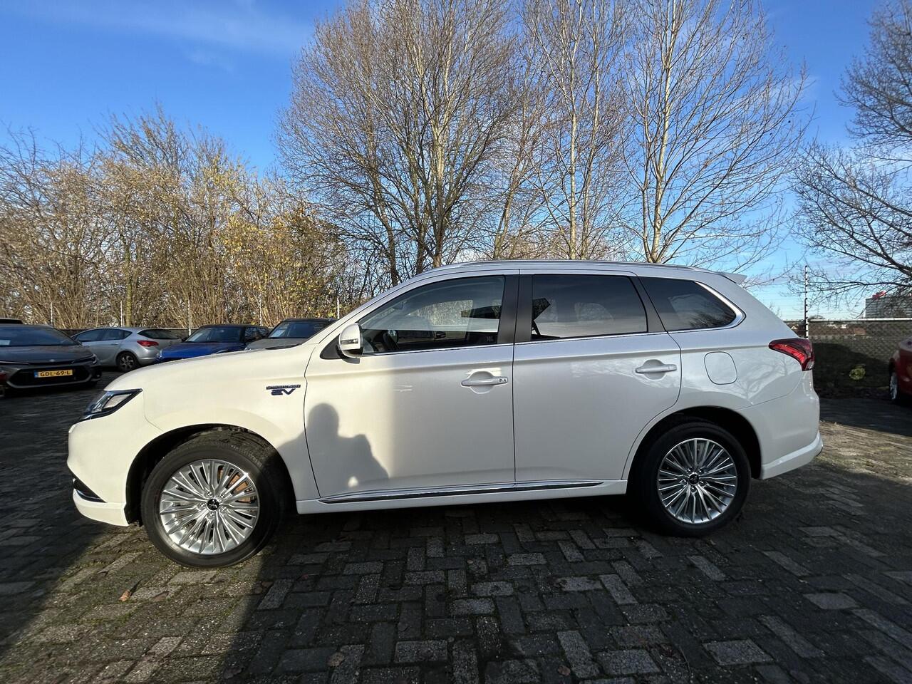 Mitsubishi OUTLANDER 2.4 PHEV Intense Edition | Rijklaar | Navigatie | Camera | Climate Control | 1500kg trekgewicht |