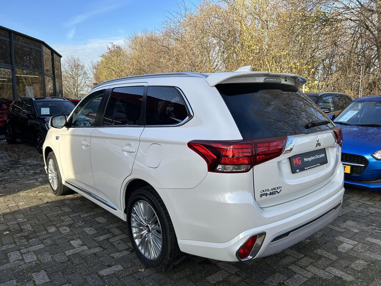 Mitsubishi OUTLANDER 2.4 PHEV Intense Edition | Rijklaar | Navigatie | Camera | Climate Control | 1500kg trekgewicht |