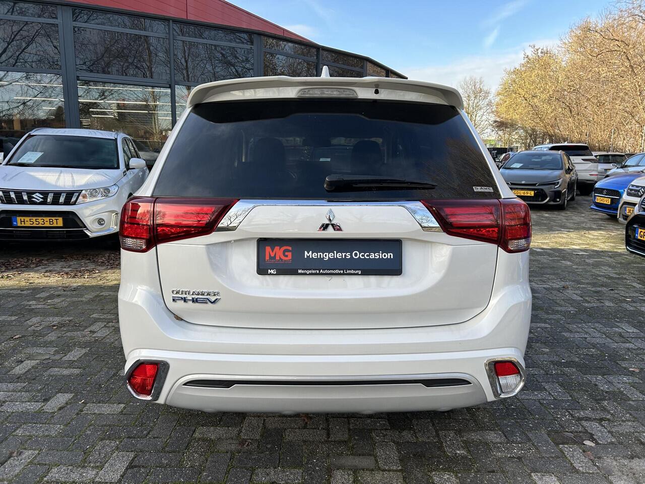 Mitsubishi OUTLANDER 2.4 PHEV Intense Edition | Rijklaar | Navigatie | Camera | Climate Control | 1500kg trekgewicht |
