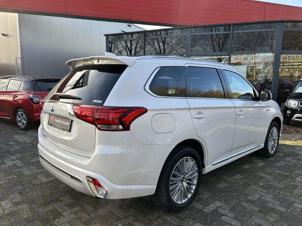 Mitsubishi OUTLANDER 2.4 PHEV Intense Edition | Rijklaar | Navigatie | Camera | Climate Control | 1500kg trekgewicht |