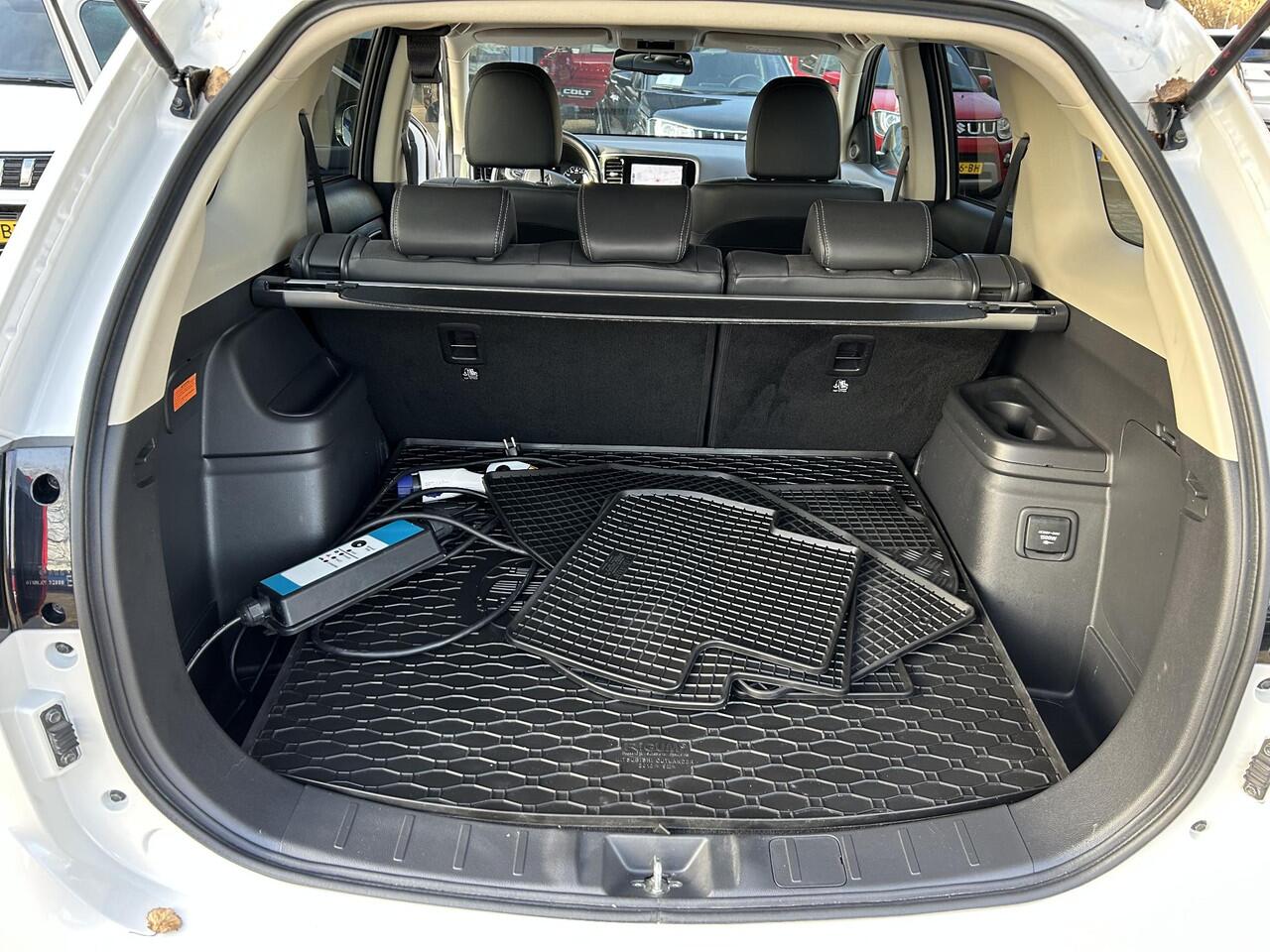 Mitsubishi OUTLANDER 2.4 PHEV Intense Edition | Rijklaar | Navigatie | Camera | Climate Control | 1500kg trekgewicht |