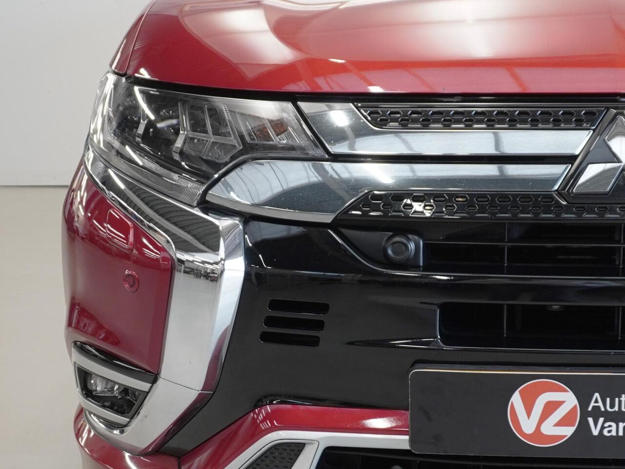 Mitsubishi OUTLANDER 2.4 PHEV Intense+ | Schuifdak | Sport Pack | NL Auto | Trekhaak | Rijklaarprijs