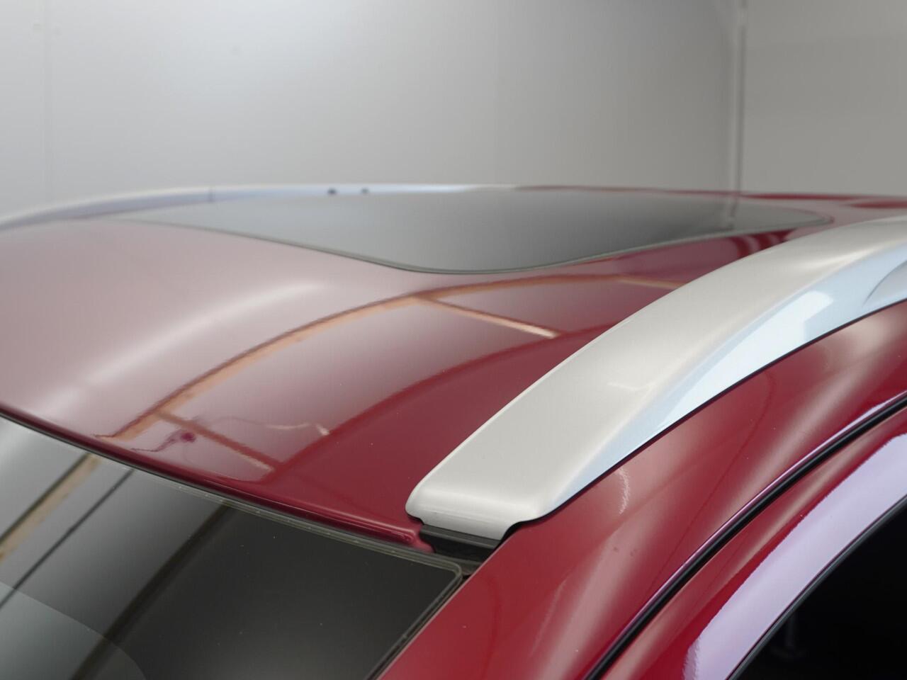 Mitsubishi OUTLANDER 2.4 PHEV Intense+ | Schuifdak | Sport Pack | NL Auto | Trekhaak | Rijklaarprijs