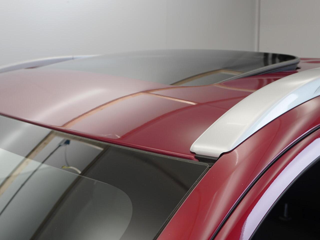 Mitsubishi OUTLANDER 2.4 PHEV Intense+ | Schuifdak | Sport Pack | NL Auto | Trekhaak | Rijklaarprijs