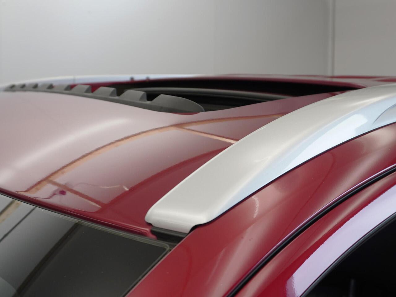 Mitsubishi OUTLANDER 2.4 PHEV Intense+ | Schuifdak | Sport Pack | NL Auto | Trekhaak | Rijklaarprijs