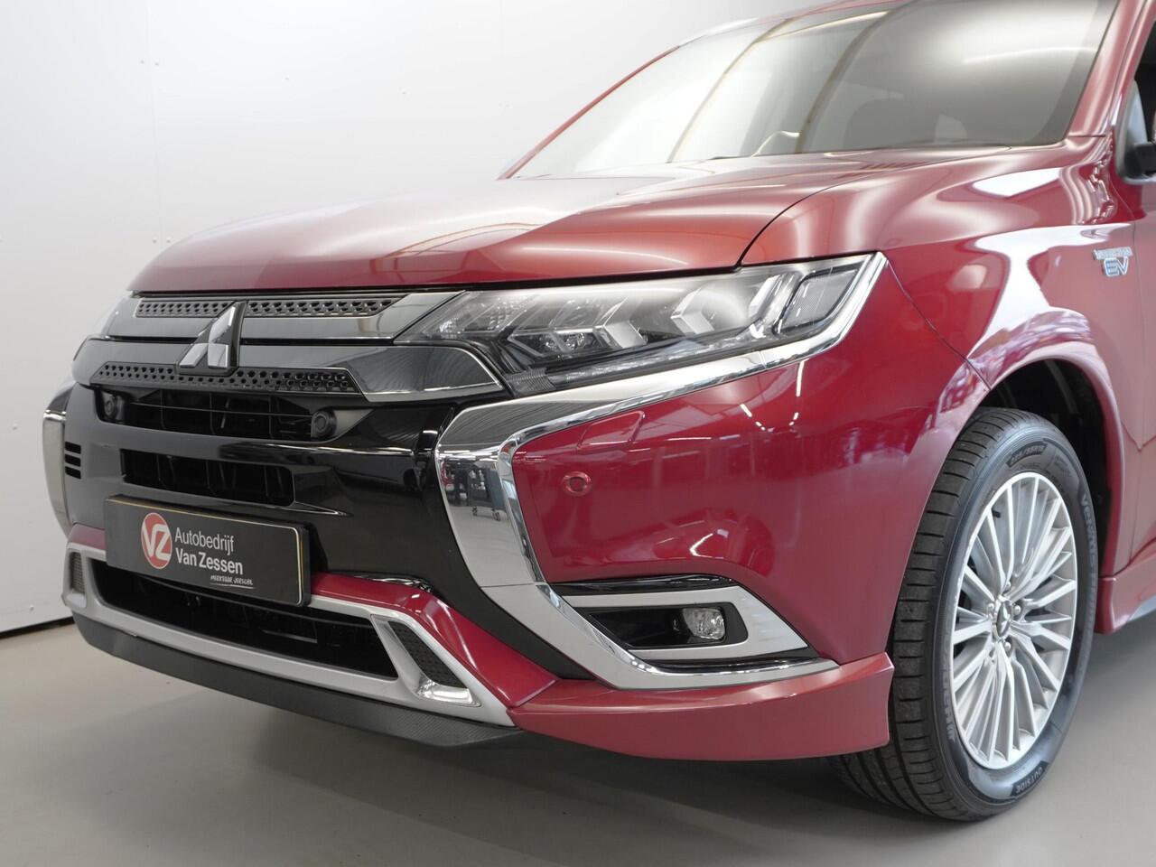 Mitsubishi OUTLANDER 2.4 PHEV Intense+ | Schuifdak | Sport Pack | NL Auto | Trekhaak | Rijklaarprijs