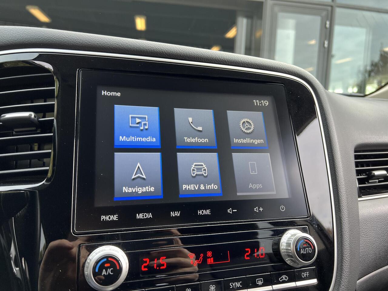 Mitsubishi OUTLANDER 2.4 PHEV Intense | Cruise Control | Navigatie | Carplay | FABRIEKSGARANTIE TOT 08-2029!