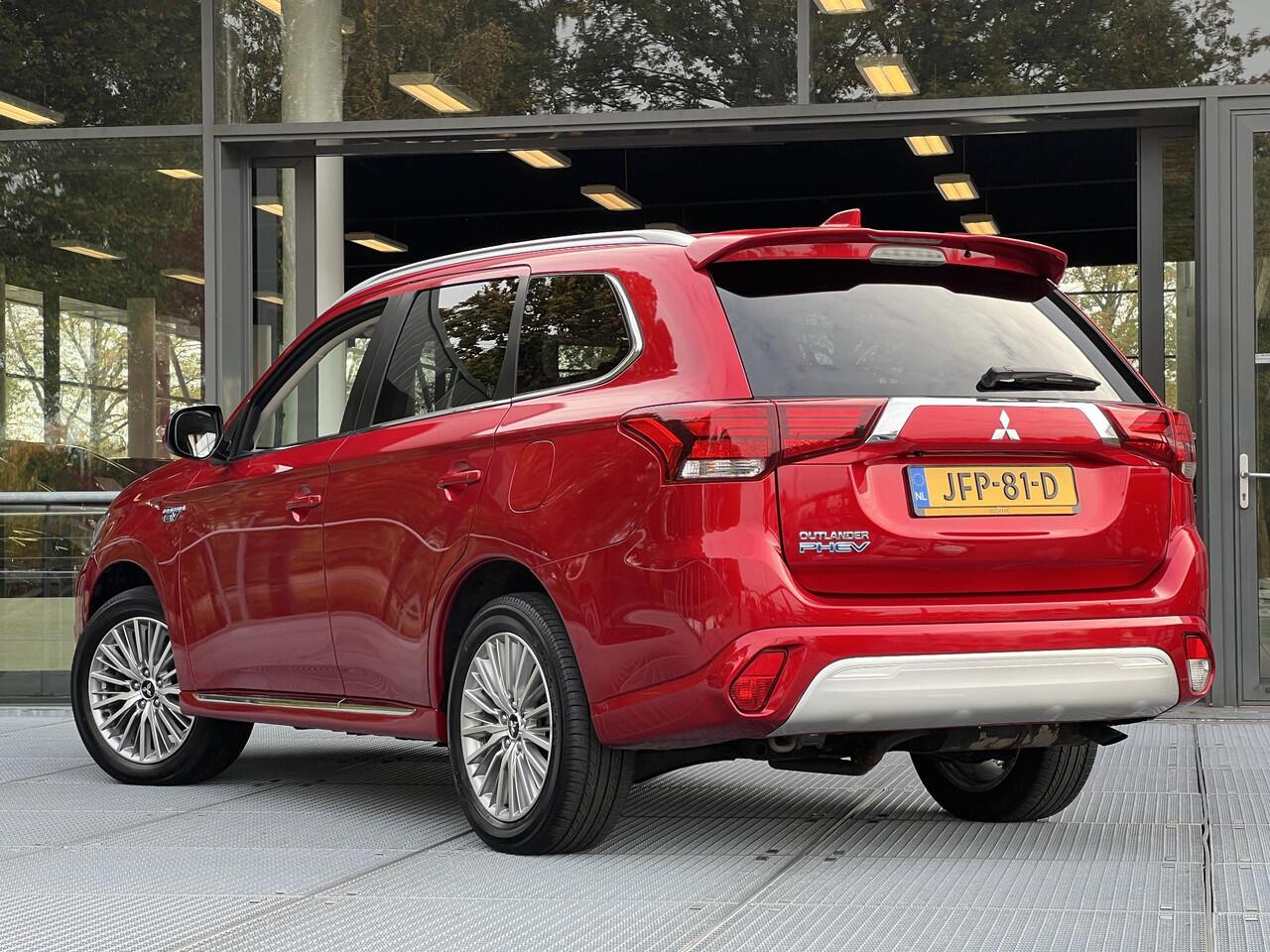 Mitsubishi OUTLANDER 2.4 PHEV Intense | Cruise Control | Navigatie | Carplay | FABRIEKSGARANTIE TOT 08-2029!