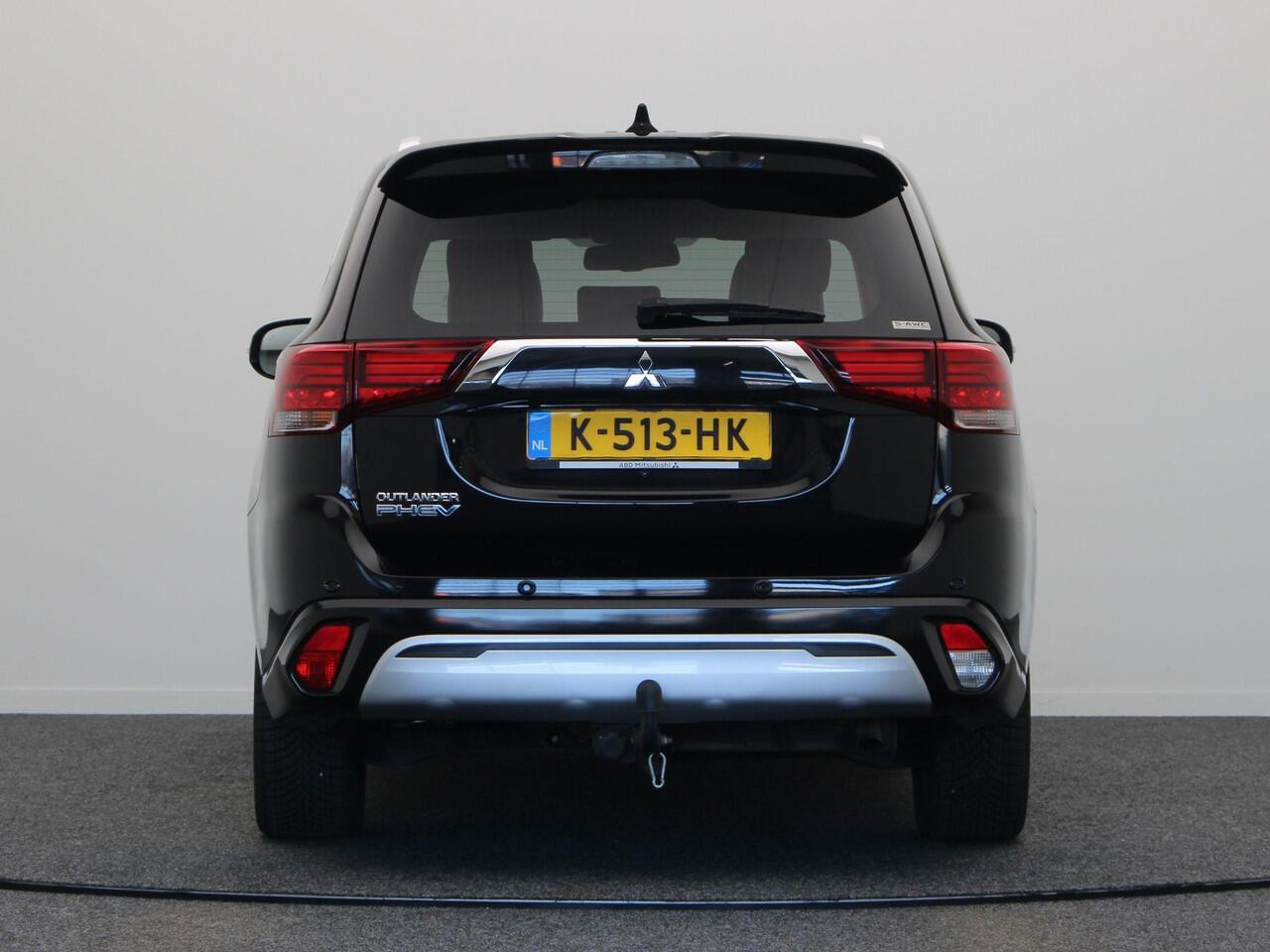 Mitsubishi OUTLANDER 2.4 PHEV Intense | Stoel verwarming | Trekhaak | Half leder |