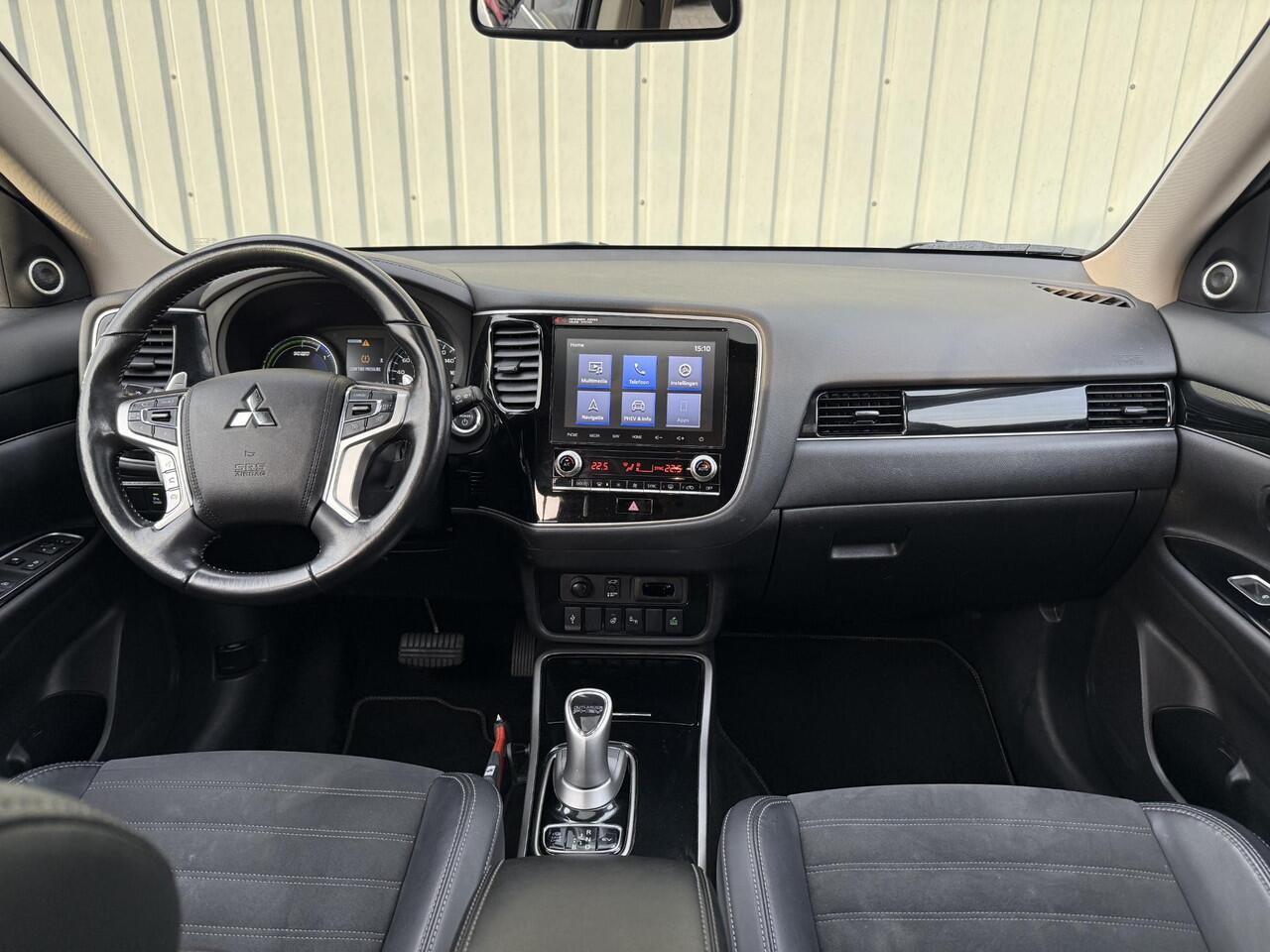 Mitsubishi OUTLANDER 2.4 PHEV Intense+ / Origineel Nederlands geleverd / Dealer onderhouden / 92% SOH / 360 Camera / Navigatie / Apple CarPlay/Android Auto / Full LED / Schuif/Kanteldak / Dealer onderhouden / Stoel- en Stuurverwarming /