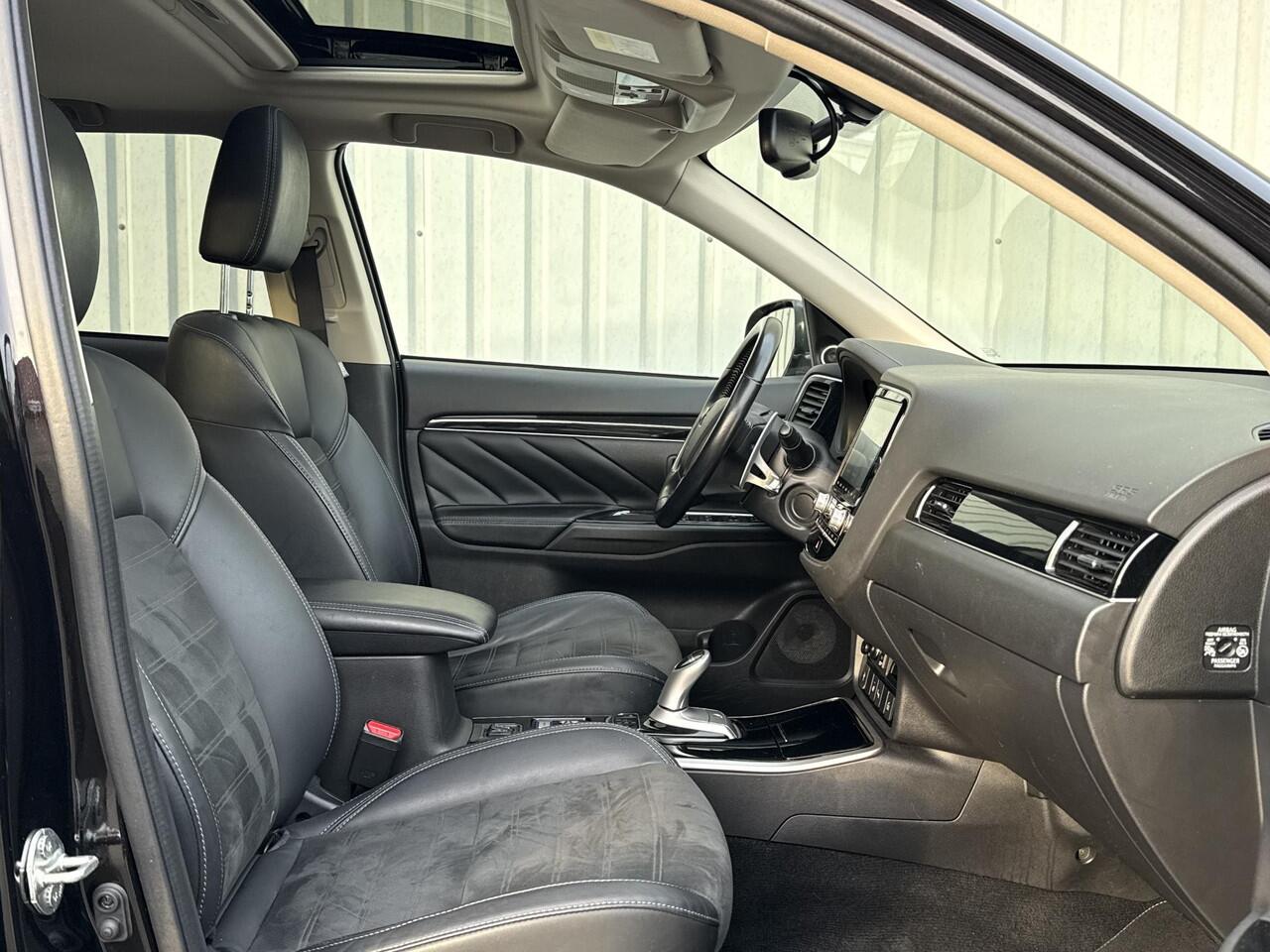 Mitsubishi OUTLANDER 2.4 PHEV Intense+ / Origineel Nederlands geleverd / Dealer onderhouden / 92% SOH / 360 Camera / Navigatie / Apple CarPlay/Android Auto / Full LED / Schuif/Kanteldak / Dealer onderhouden / Stoel- en Stuurverwarming /