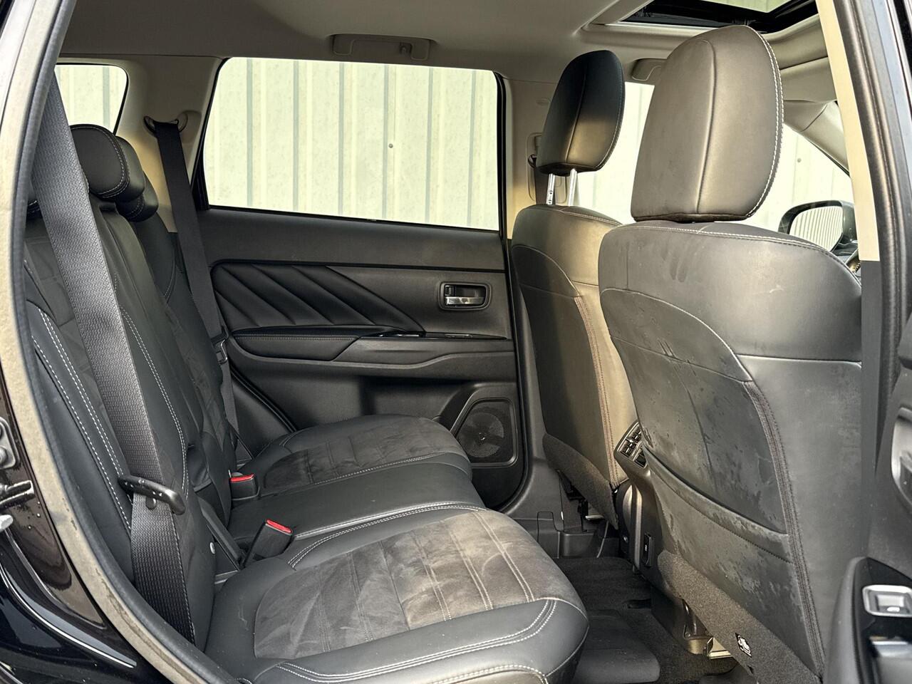 Mitsubishi OUTLANDER 2.4 PHEV Intense+ / Origineel Nederlands geleverd / Dealer onderhouden / 92% SOH / 360 Camera / Navigatie / Apple CarPlay/Android Auto / Full LED / Schuif/Kanteldak / Dealer onderhouden / Stoel- en Stuurverwarming /