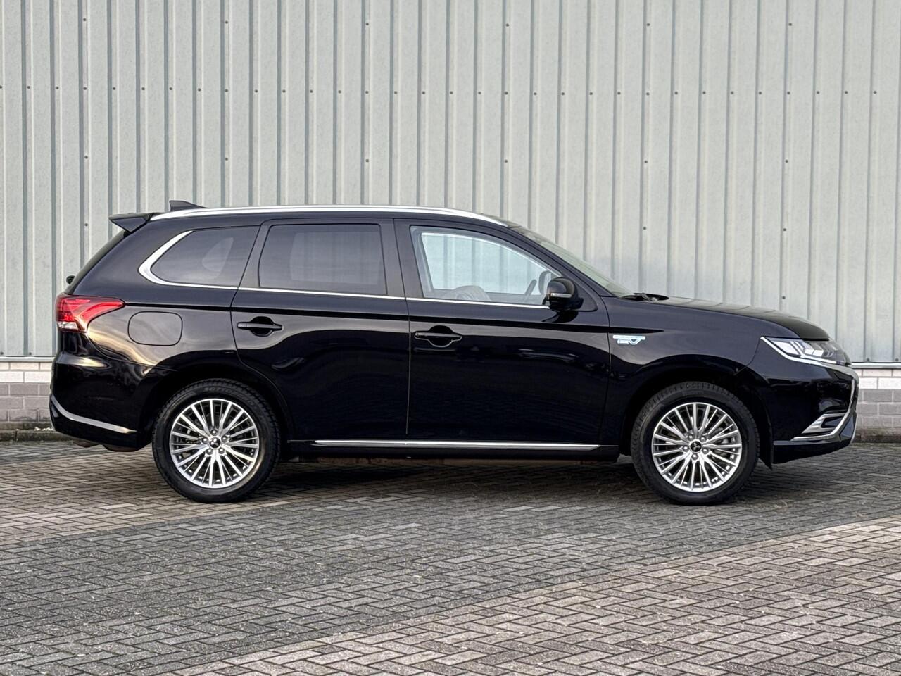 Mitsubishi OUTLANDER 2.4 PHEV Intense+ / Origineel Nederlands geleverd / Dealer onderhouden / 92% SOH / 360 Camera / Navigatie / Apple CarPlay/Android Auto / Full LED / Schuif/Kanteldak / Dealer onderhouden / Stoel- en Stuurverwarming /