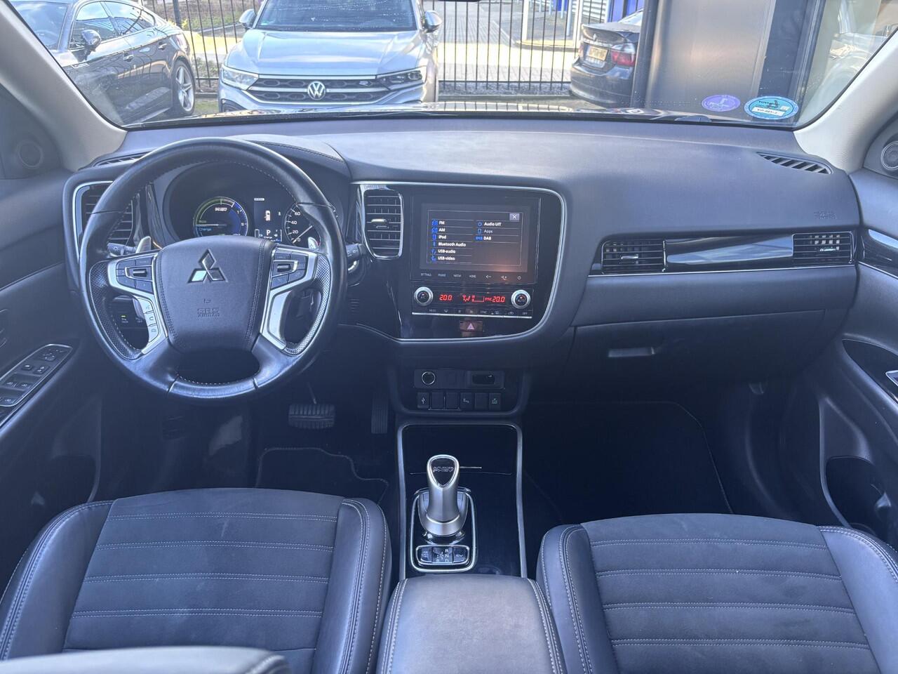 Mitsubishi OUTLANDER 2.4 PHEV Intense + Trekhaak!