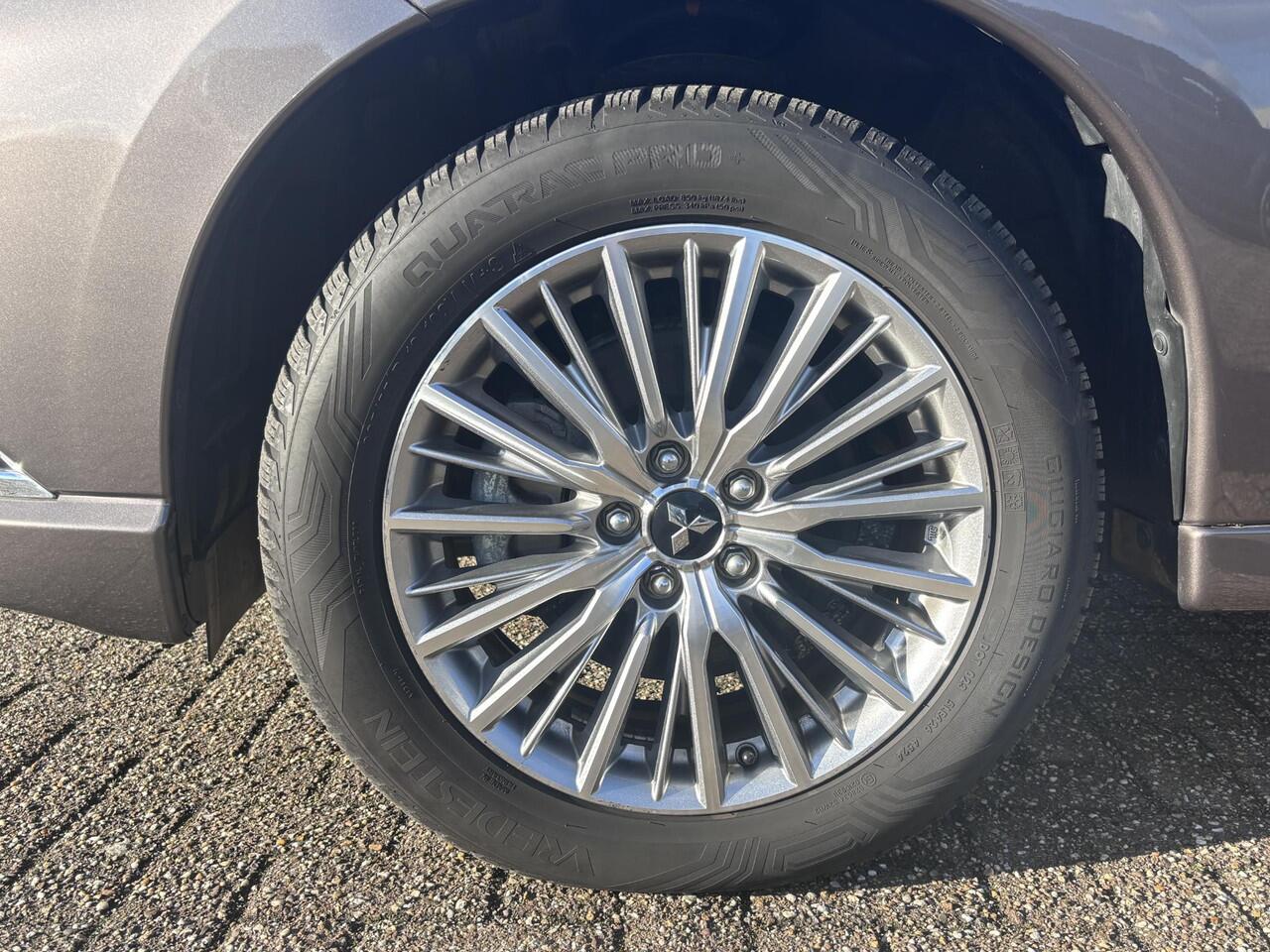 Mitsubishi OUTLANDER 2.4 PHEV Intense + Trekhaak!