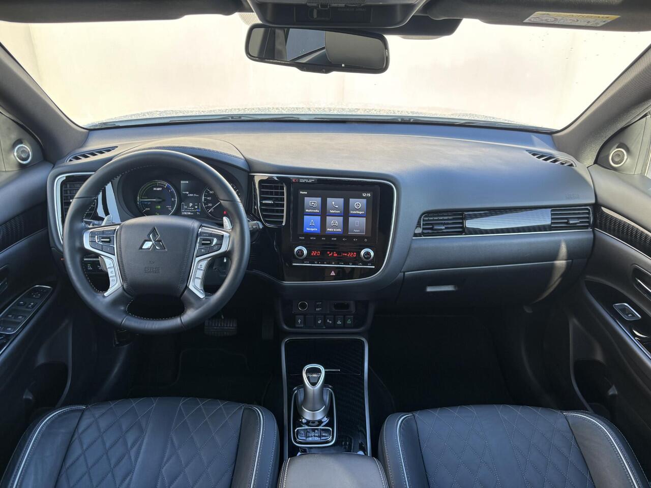 Mitsubishi OUTLANDER 2.4 PHEV Plug-in Instyle Automaat / Afn. Trekhaak / Garantie tot 9-2029 <160.000km / Adap Cruise / Dealer onderhouden / Panorama dak / 1500kg Trekgewicht / Rondomzicht Camera / Apple Carplay Android Auto / Allseason banden / Stuur & Stoelverwarming /