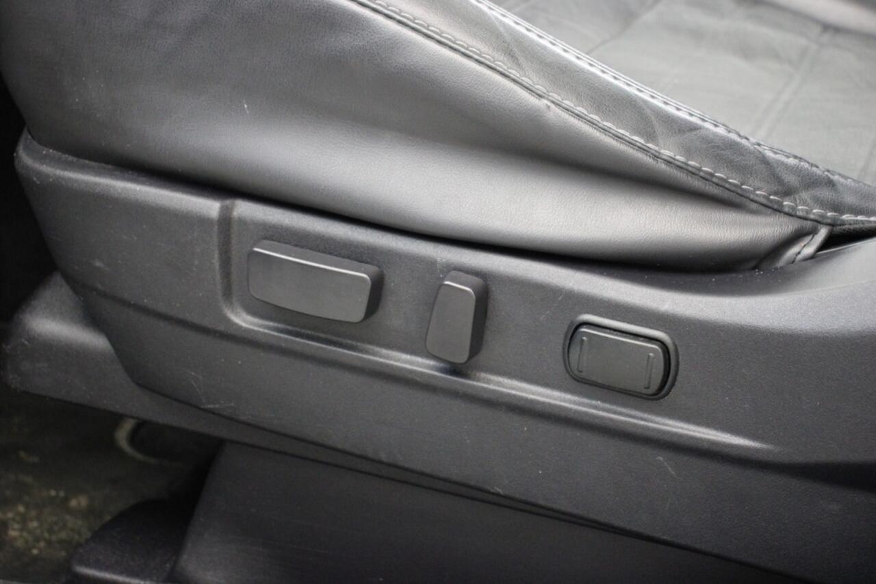 Mitsubishi OUTLANDER 2.4 PHEV Intense+ - Carplay, Dakraam, Camera, Stoel/Stuur verw. Half Leer, PDC