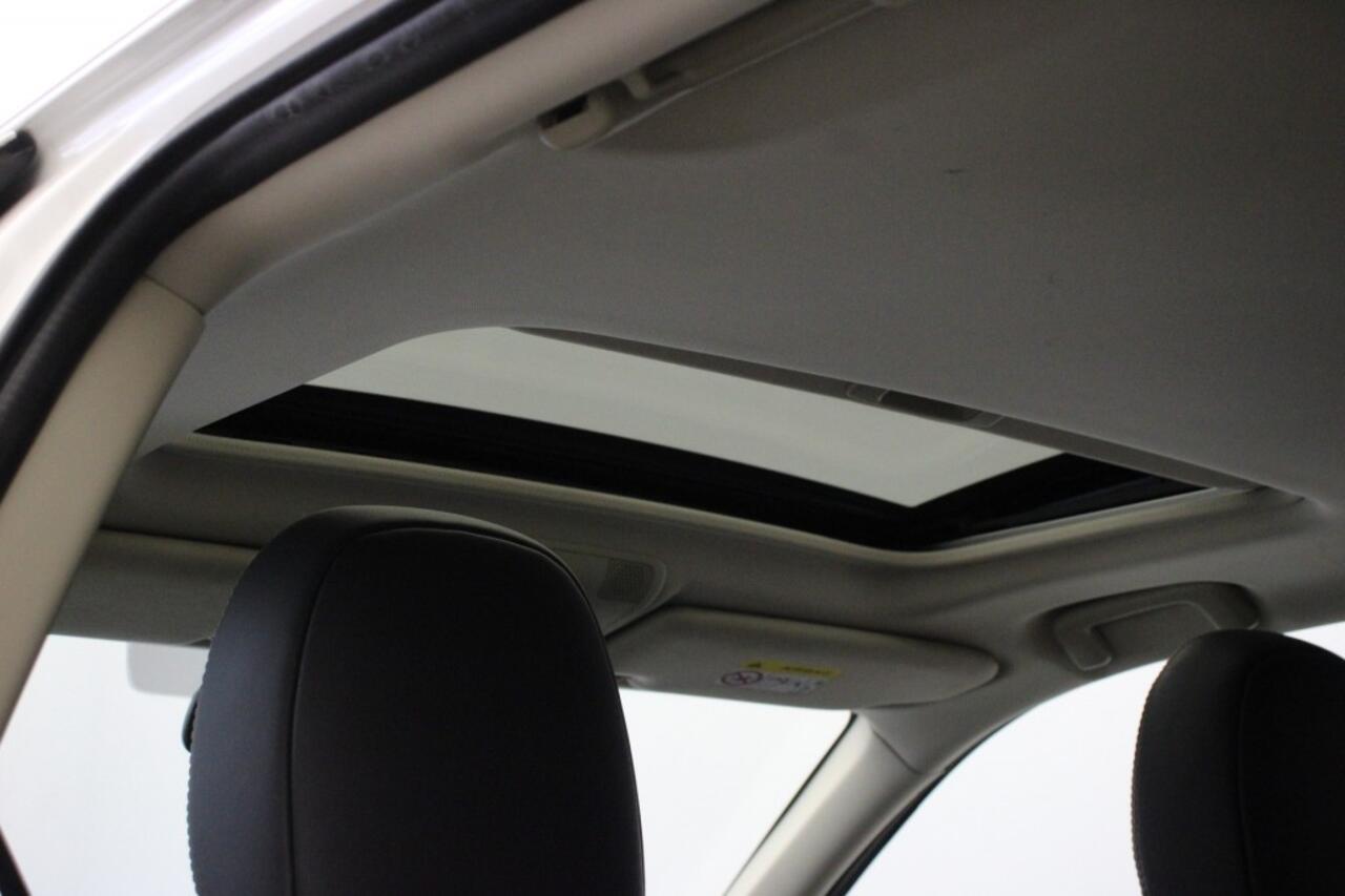 Mitsubishi OUTLANDER 2.4 PHEV Intense+ - Carplay, Dakraam, Camera, Stoel/Stuur verw. Half Leer, PDC