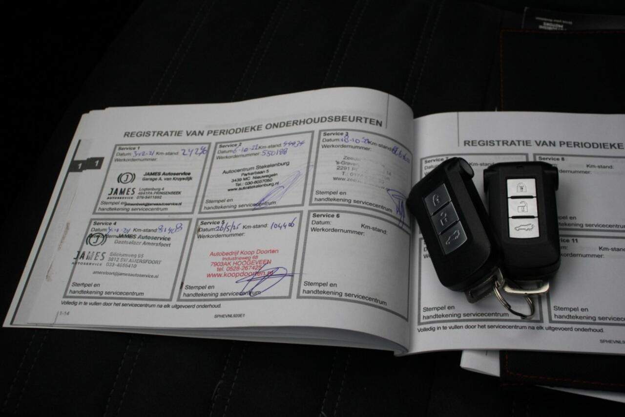 Mitsubishi OUTLANDER 2.4 PHEV Intense+ - Carplay, Dakraam, Camera, Stoel/Stuur verw. Half Leer, PDC