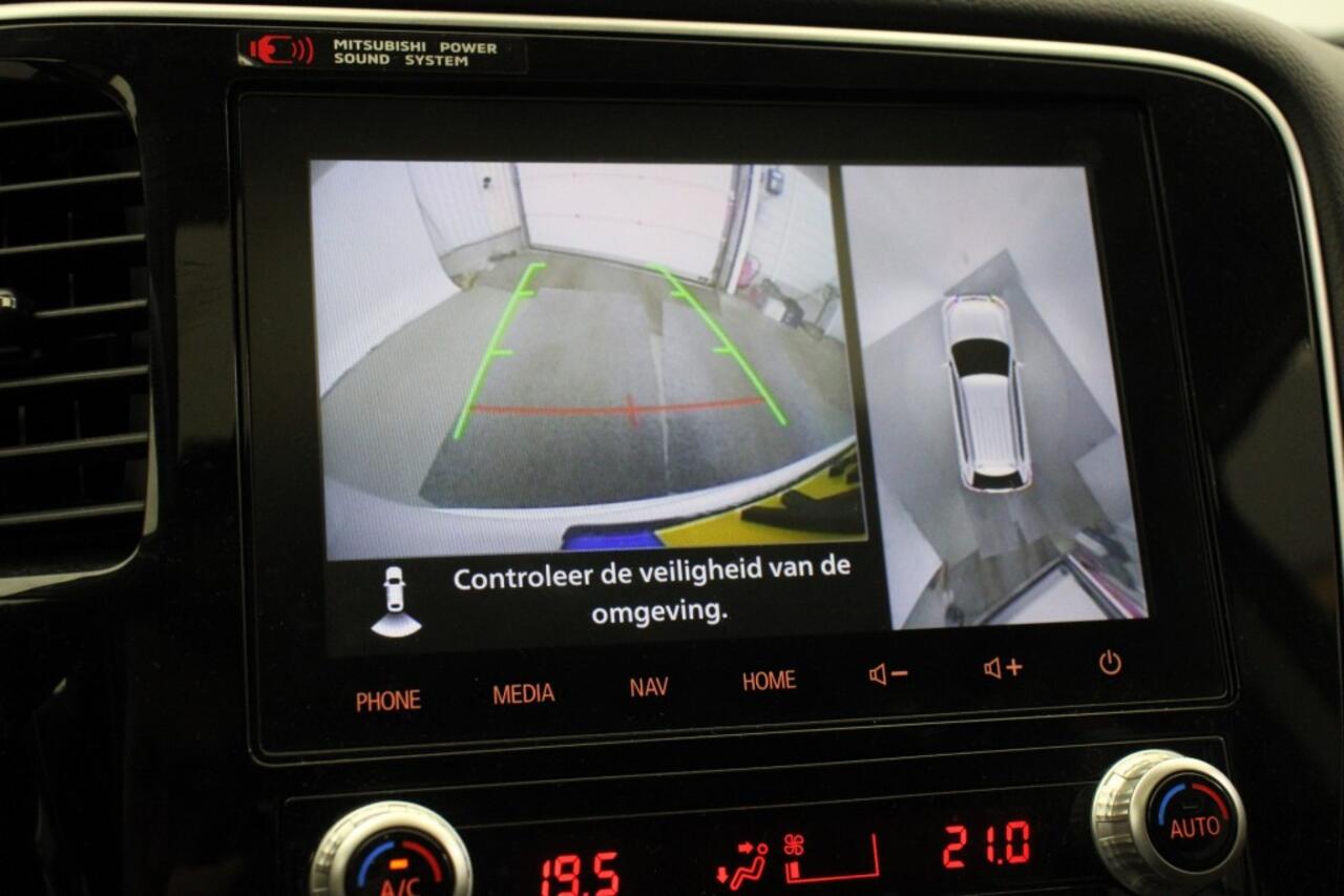 Mitsubishi OUTLANDER 2.4 PHEV Intense+ - Carplay, Dakraam, Camera, Stoel/Stuur verw. Half Leer, PDC