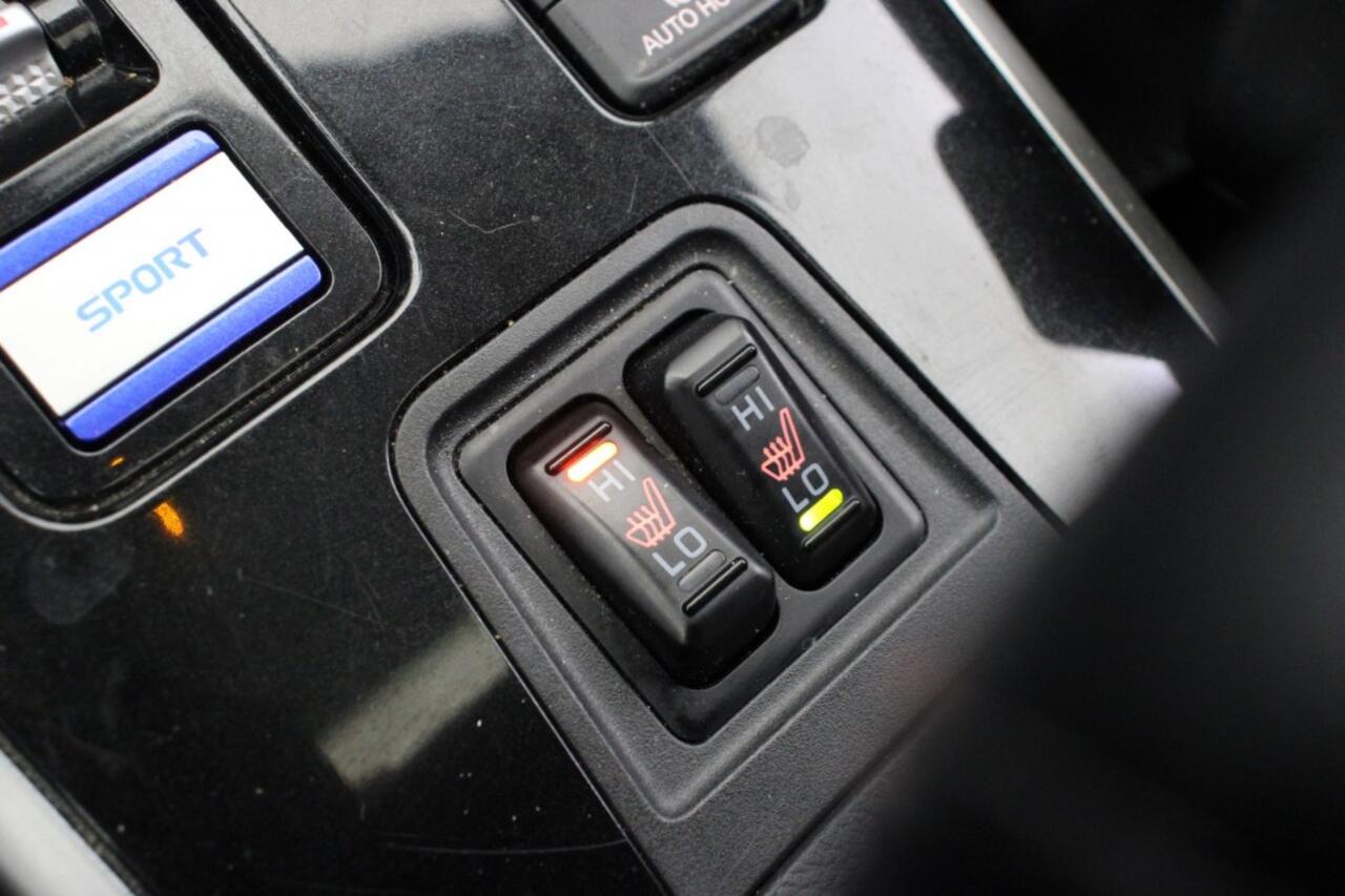 Mitsubishi OUTLANDER 2.4 PHEV Intense+ - Carplay, Dakraam, Camera, Stoel/Stuur verw. Half Leer, PDC