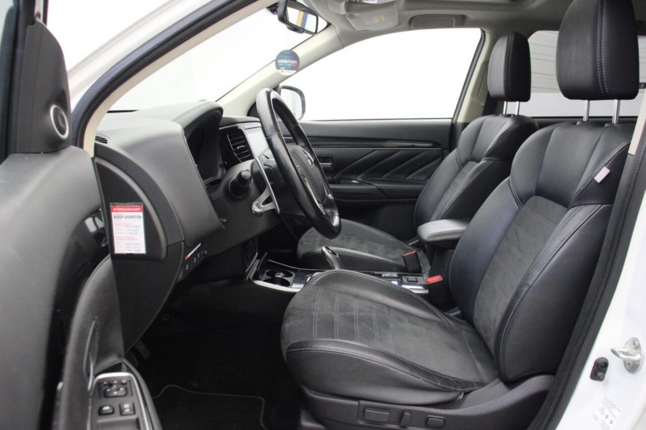Mitsubishi OUTLANDER 2.4 PHEV Intense+ - Carplay, Dakraam, Camera, Stoel/Stuur verw. Half Leer, PDC