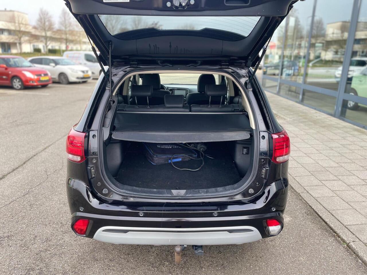 Mitsubishi OUTLANDER 2.4 PHEV Intense+