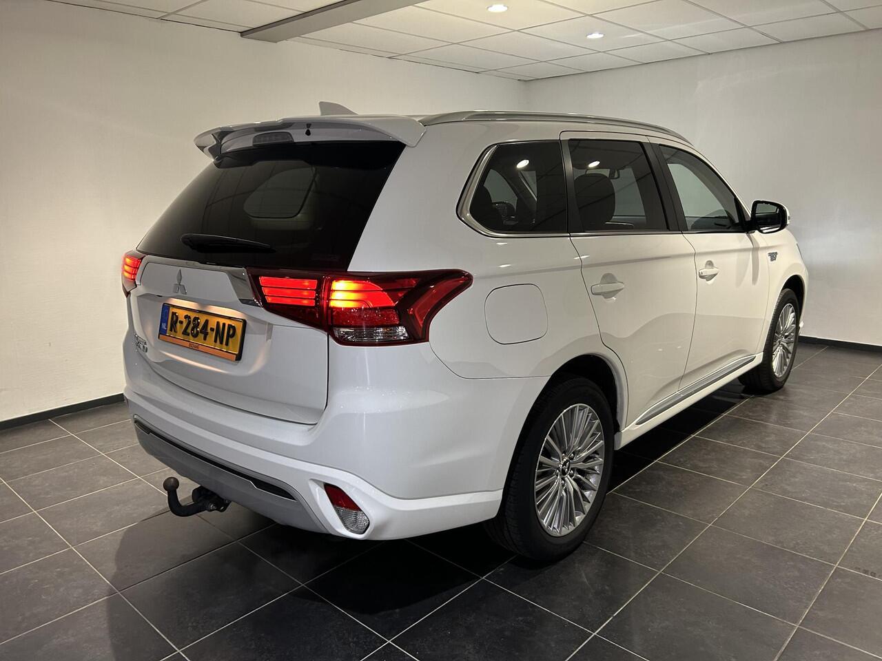 Mitsubishi OUTLANDER 2.4 PHEV Pure+ | Apple Carplay/Android Auto | Trekhaak | Achteruitrijcamera |