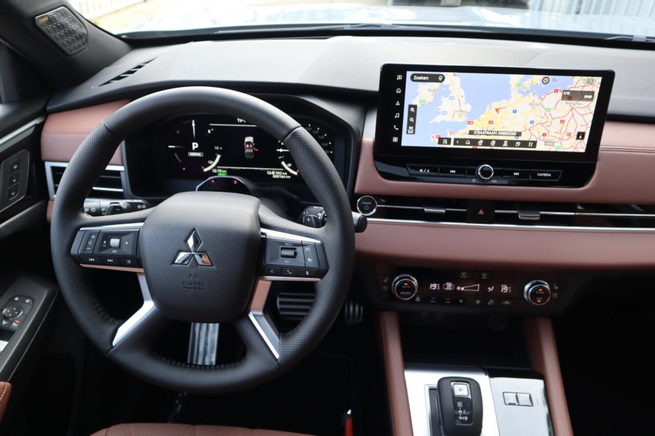 Mitsubishi OUTLANDER 2.4 PHEV Instyle+ Trekhaak/Massage/Memory/PanoDak
