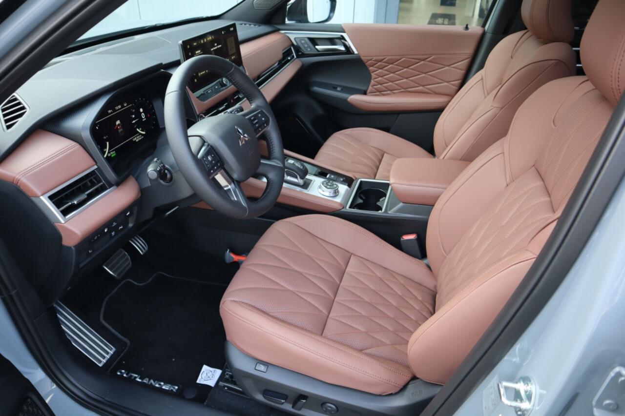 Mitsubishi OUTLANDER 2.4 PHEV Instyle+ Trekhaak/Massage/Memory/PanoDak