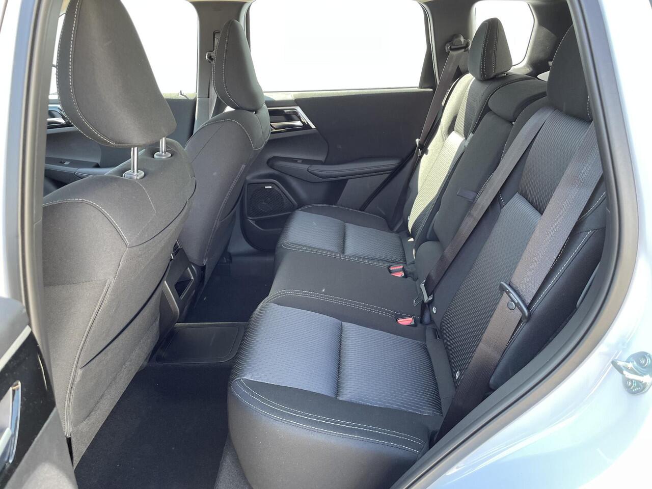 Mitsubishi OUTLANDER 2.4 PHEV Pure / ¤4000,- Voordeel Op Nieuwprijs / Nieuw Model 2025 / Elektrische Range 86 KM WLTP / 1600KG Trekgewicht / 8 Jaar Fabrieksgarantie