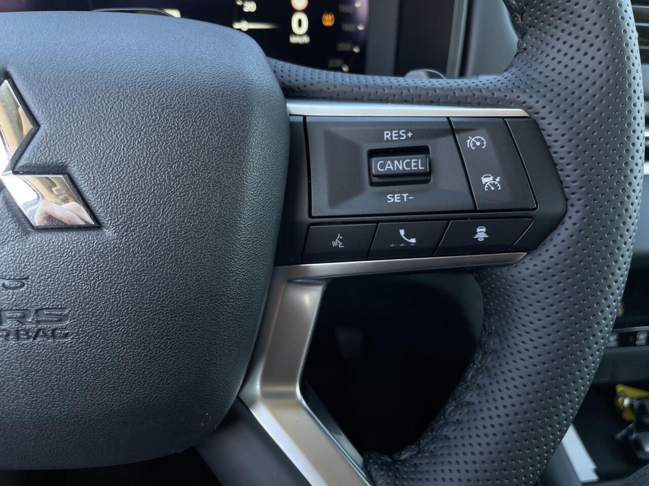 Mitsubishi OUTLANDER 2.4 PHEV Pure / ¤4000,- Voordeel Op Nieuwprijs / Nieuw Model 2025 / Elektrische Range 86 KM WLTP / 1600KG Trekgewicht / 8 Jaar Fabrieksgarantie