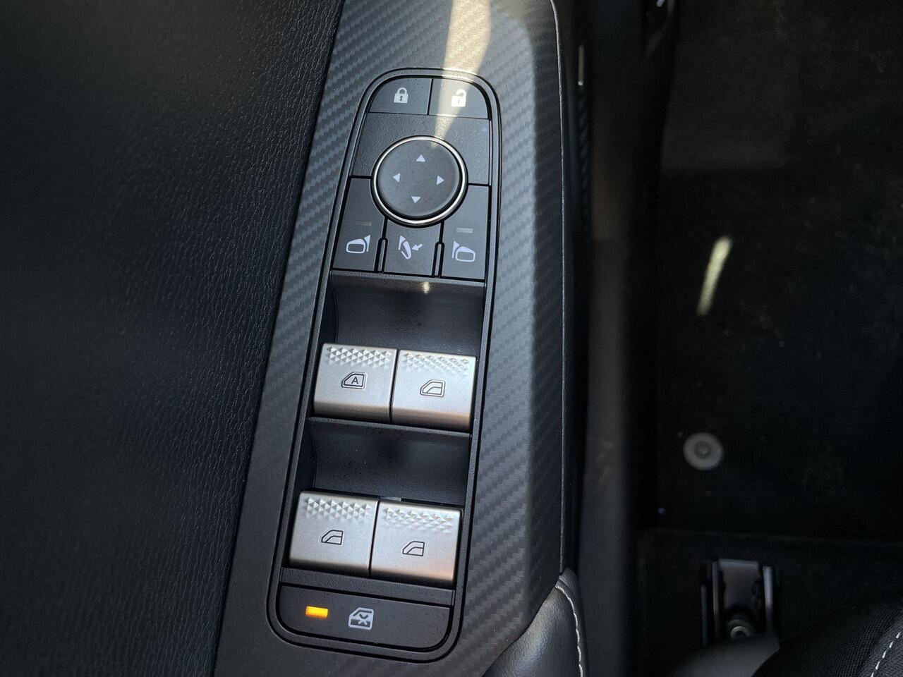 Mitsubishi OUTLANDER 2.4 PHEV Pure / ¤4000,- Voordeel Op Nieuwprijs / Nieuw Model 2025 / Elektrische Range 86 KM WLTP / 1600KG Trekgewicht / 8 Jaar Fabrieksgarantie