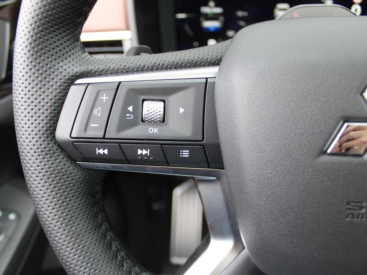 Mitsubishi OUTLANDER 2.4 PHEV Instyle+ | Stuur-/stoelverwarming + ventilatie | 20" LM | Pano dak | Camera rondom | HUD | Leer |