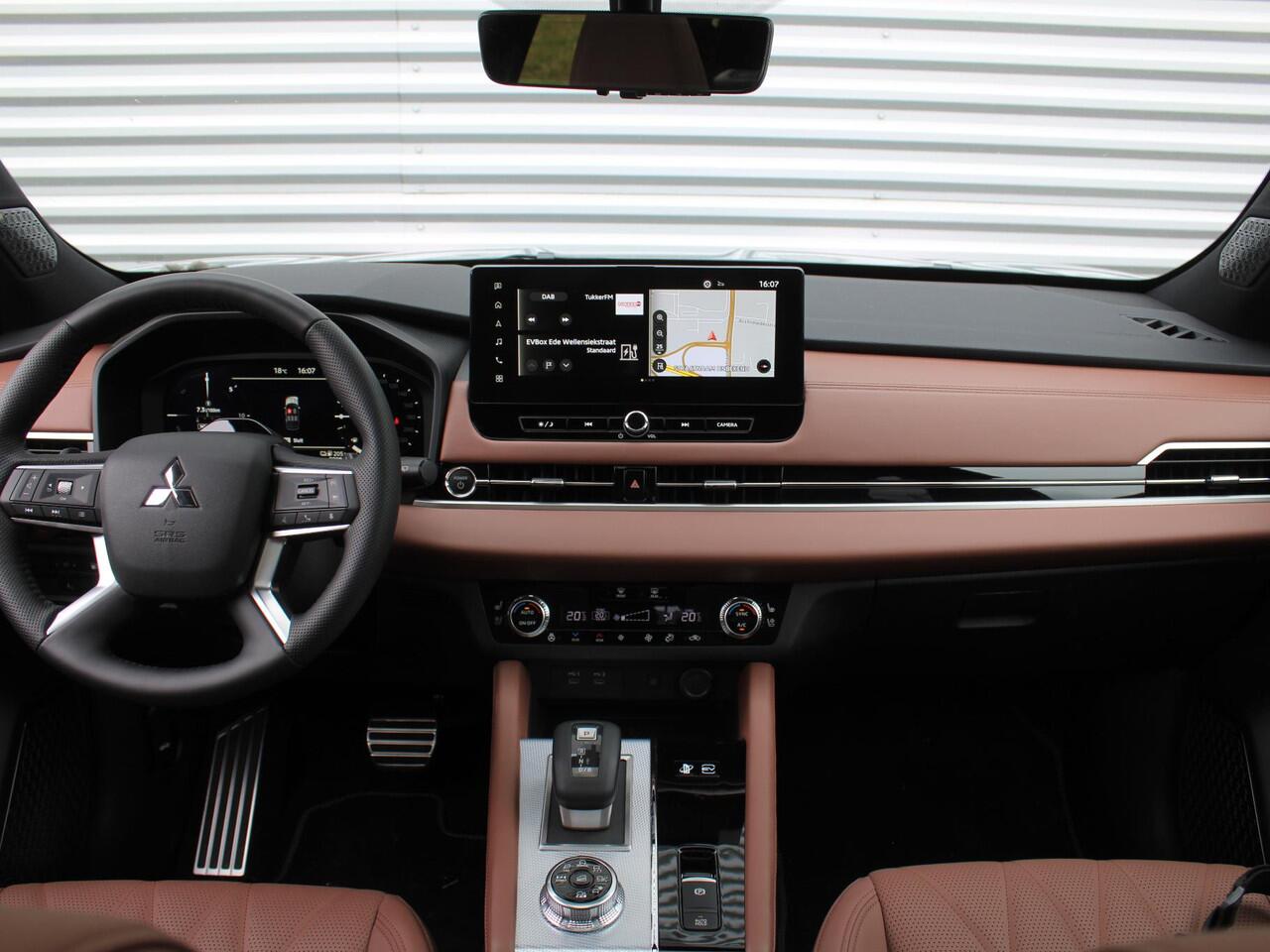 Mitsubishi OUTLANDER 2.4 PHEV Instyle+ | Stuur-/stoelverwarming + ventilatie | 20" LM | Pano dak | Camera rondom | HUD | Leer |