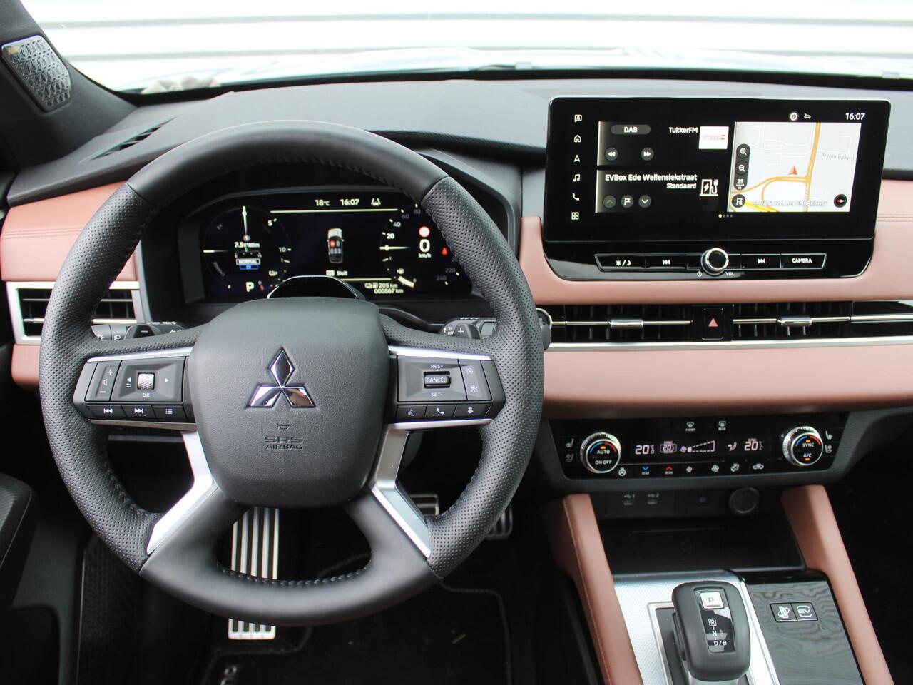 Mitsubishi OUTLANDER 2.4 PHEV Instyle+ | Stuur-/stoelverwarming + ventilatie | 20" LM | Pano dak | Camera rondom | HUD | Leer |