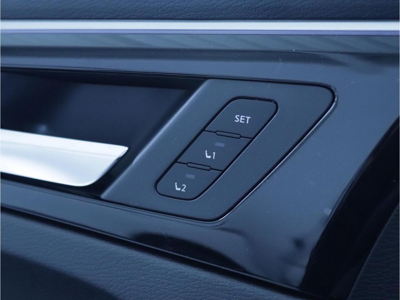 Mitsubishi OUTLANDER 2.4 PHEV Instyle Leder/Schuifdak/Navi/Clima/Camera