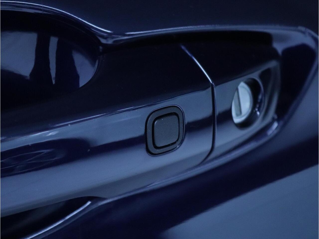 Mitsubishi OUTLANDER 2.4 PHEV Instyle Leder/Schuifdak/Navi/Clima/Camera