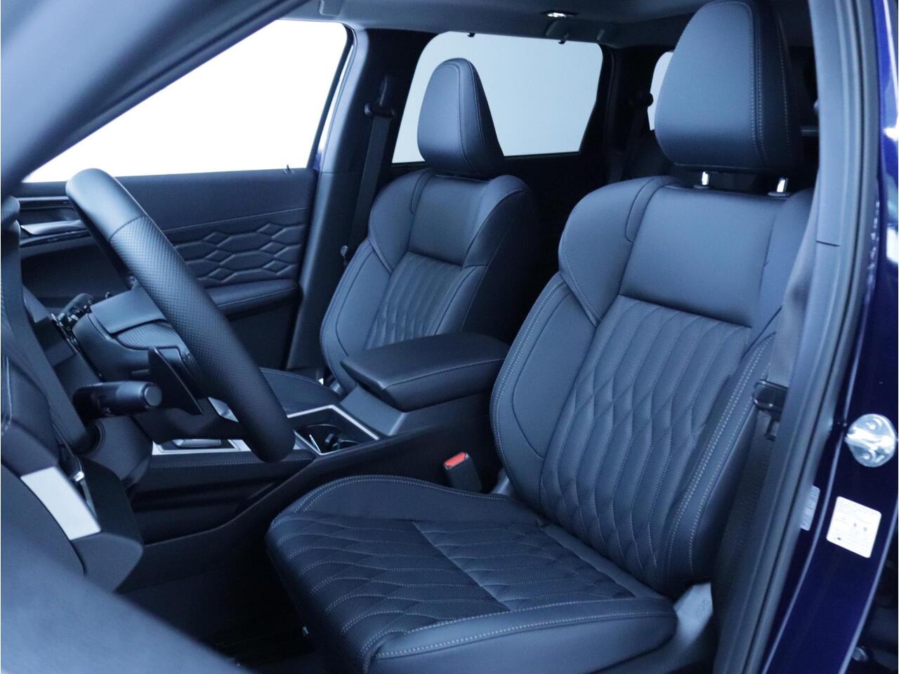 Mitsubishi OUTLANDER 2.4 PHEV Instyle Leder/Schuifdak/Navi/Clima/Camera